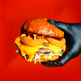 Чизбургер з цибулевими кільцями