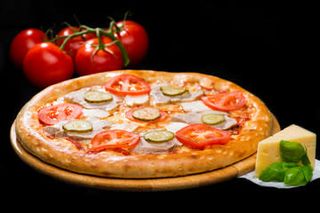 Пица с шунка и краставици (450г)