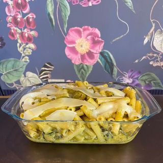 Pasta con zucchine, crema di zucchine e provola