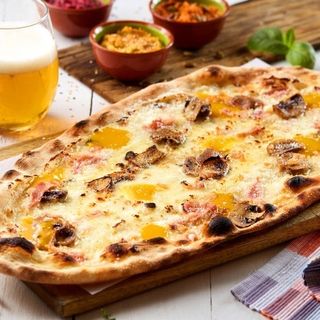 Pizza carbonara en flames 