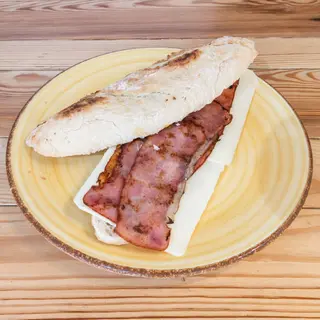 Bocata de bacon y queso