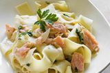 Tagliatelle sa lososom 300gr