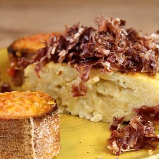 Tortilla De Patatas Con Virutas De Jamón Ibérico
