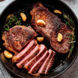 Brazilian Griled Rump Steak With Creamy Paper Sauce