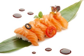 84 Sushi nigiri sake