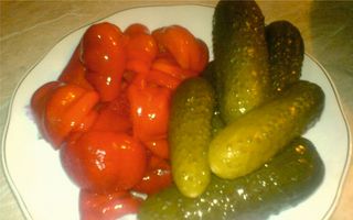 Salata de castraveti si gogosari in otet