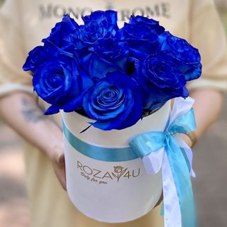 Boks z niebieskimi różami