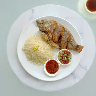 Attiéké + Carpe Frit