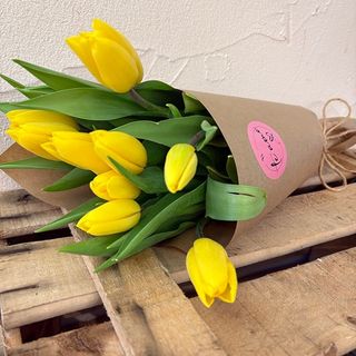 Ramito de tulipanes amarillos