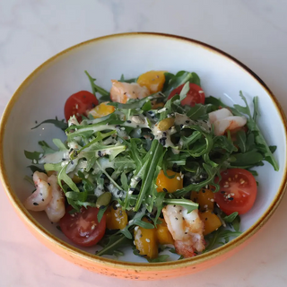 Салат с креветками и манго 