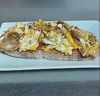 Tosta Revuelta De Jamón Y Champiñón