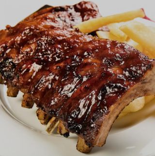 Costillar BBQ Con Patatas Mccain