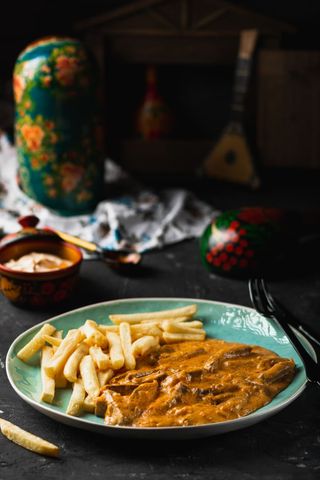 ბიფსტროგანოვი გარნირით