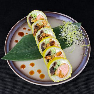 RS Futomaki z łososiem MOWI zapieczony w panko w papierku sojowym 6szt