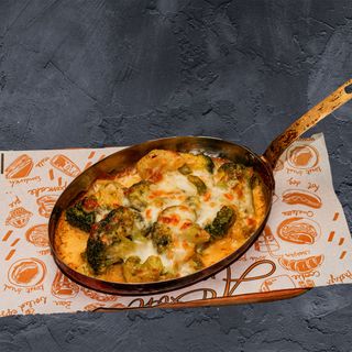 Запечени броколи със сирена   350г