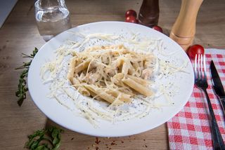 Penne cu pui si gorgonzola