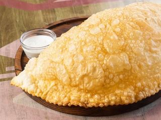 Чебурек традиційний з куркою (600г)