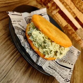 Arepa De Pollo Con Aguacate