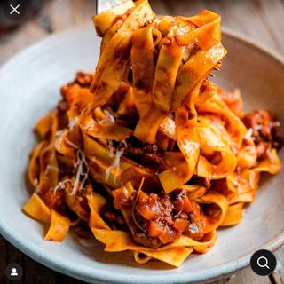 Pasta big 400 al ragù bolognese doc con bebita da 1 litro di coca cola 