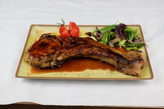 Кралски котлет  с картофено пюре и сос Братен Джус(500г)