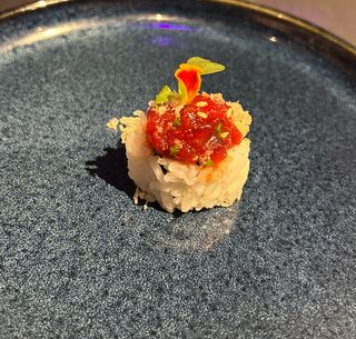 152.Uramaki tartar atún balfego (8 uds.)