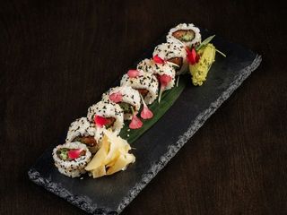 Каліфорнія з лососем в кунжуті (230g)