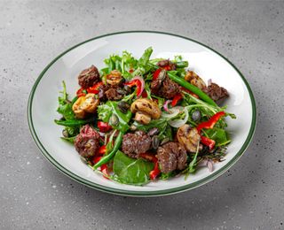 Salată caldă cu vițel