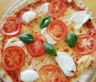 Mala Pizza Caprese