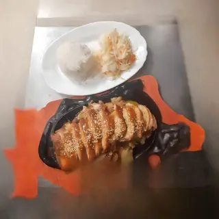 Kurczak po tajsku na gorącym półmisku