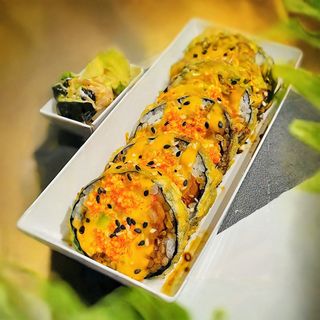 445.Uramaki spicy salmone fritto(4pz)炸辣三文鱼蟹肉大卷