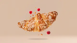 Croissant z malinami