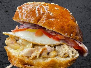 Чікен Бургер з яєчнею (250g)