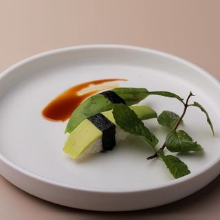 s16. Avocado sushi
