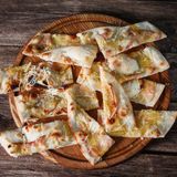 Naan Con Ajo Y Queso