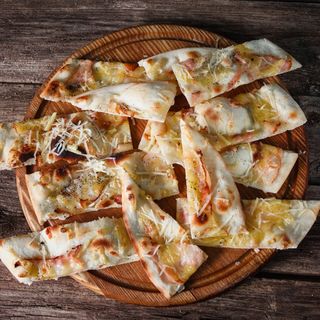 Naan Con Ajo Y Queso