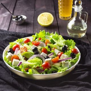 PLATO DE ENSALADA CON PTATAS 