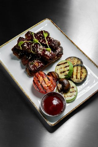 Ребра свинячі з соусом барбекю