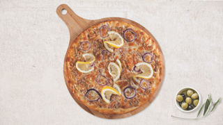 Pizza Tonno L  24 cm