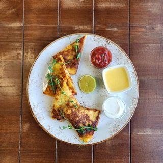 Кесадилья с курицей