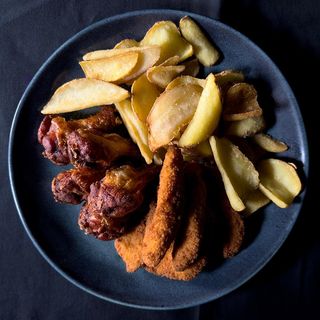 Mix De Fingers De Pollo Y Alitas BBQ 12unds