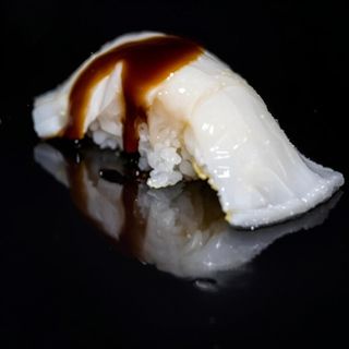 114.nigiri pez mantequilla flameado-flamed butterfish nigiri
