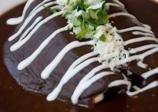 Encheladas Mole Poblanas (Salasa picante)