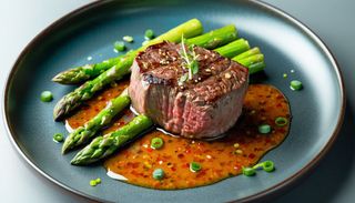 Muschi de vita si sparanghel crocant