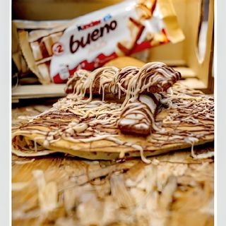 Палачинка с бял шоколад, ягоди и бисквити cookies