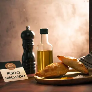 Empanada de pollo mechado