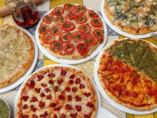 Pizza Entera Variada (8 porciones diferentes)