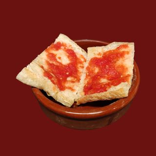 Tapa De Pan De Coca Con Tomate
