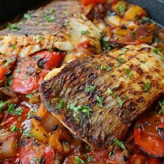 Saramura de crap cu mamaliguta si ardei iute