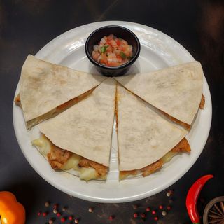 big quesadilla de pollo chipotle