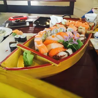 Lobster Aburi Deluxe Platter 40 Pieces